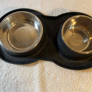 Dog feeding station